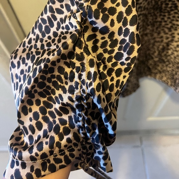 Michael Kors Open Shoulder Cheetah Blouse - Picture 4 of 8